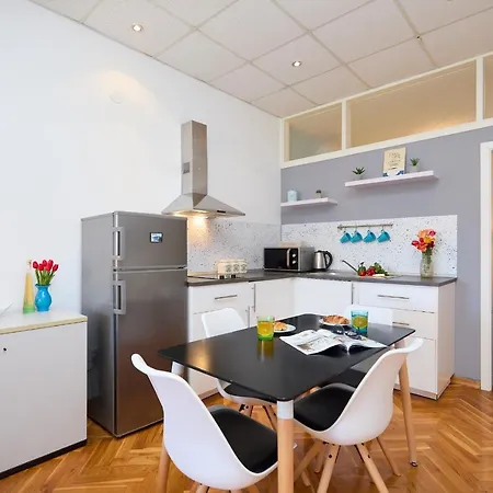 Apartment Aria